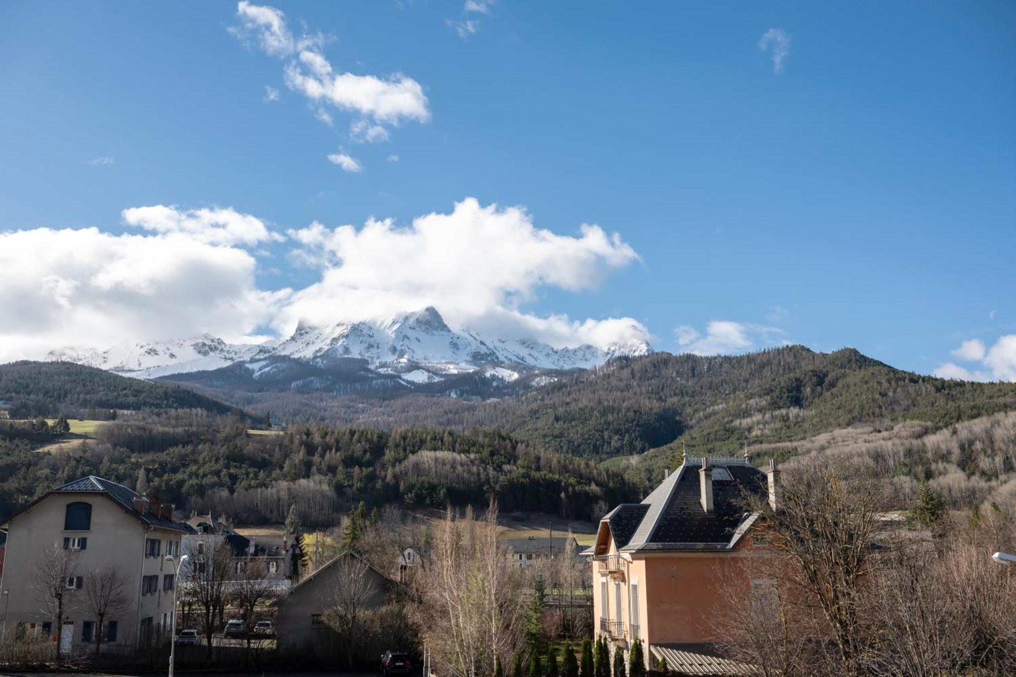 Petite Anita - Centre Ville - Parking Prive Barcelonnette Exterior foto
